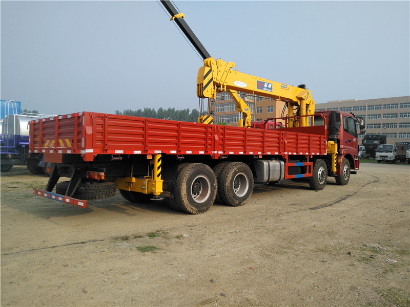 福田歐曼前四后八【14-20噸】隨車吊