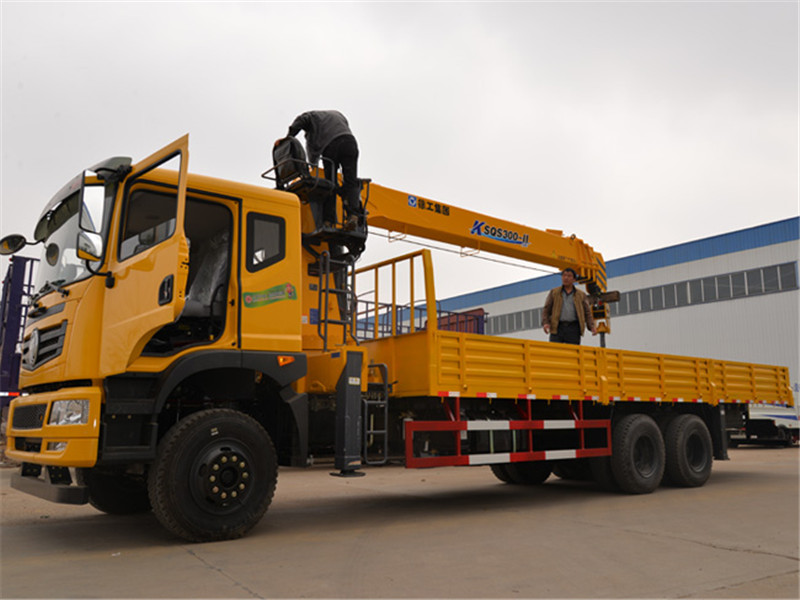 東風T702 后八輪【10-12噸】隨車吊