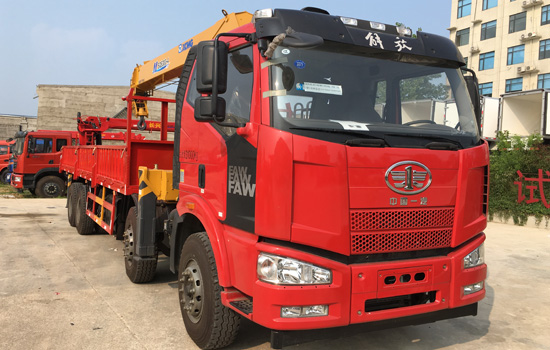 解放前四后八【14-20噸】隨車吊