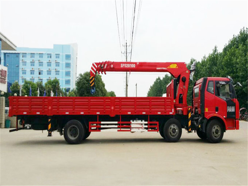 解放小三軸【10-12噸】隨車吊