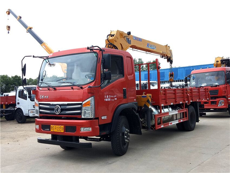 東風【6.3噸】隨車吊