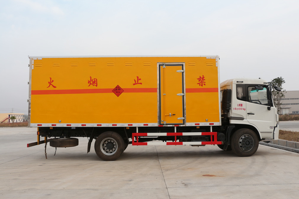 東風天錦6.6米爆破器材運輸車【一類】