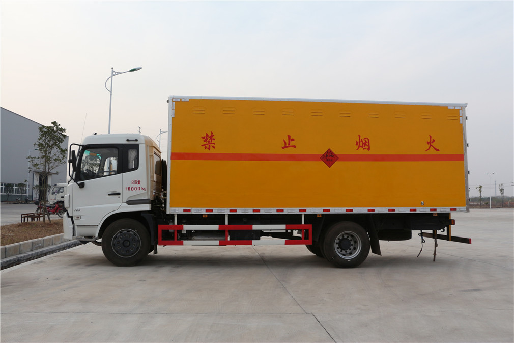 東風天錦6.6米爆破器材運輸車【一類】