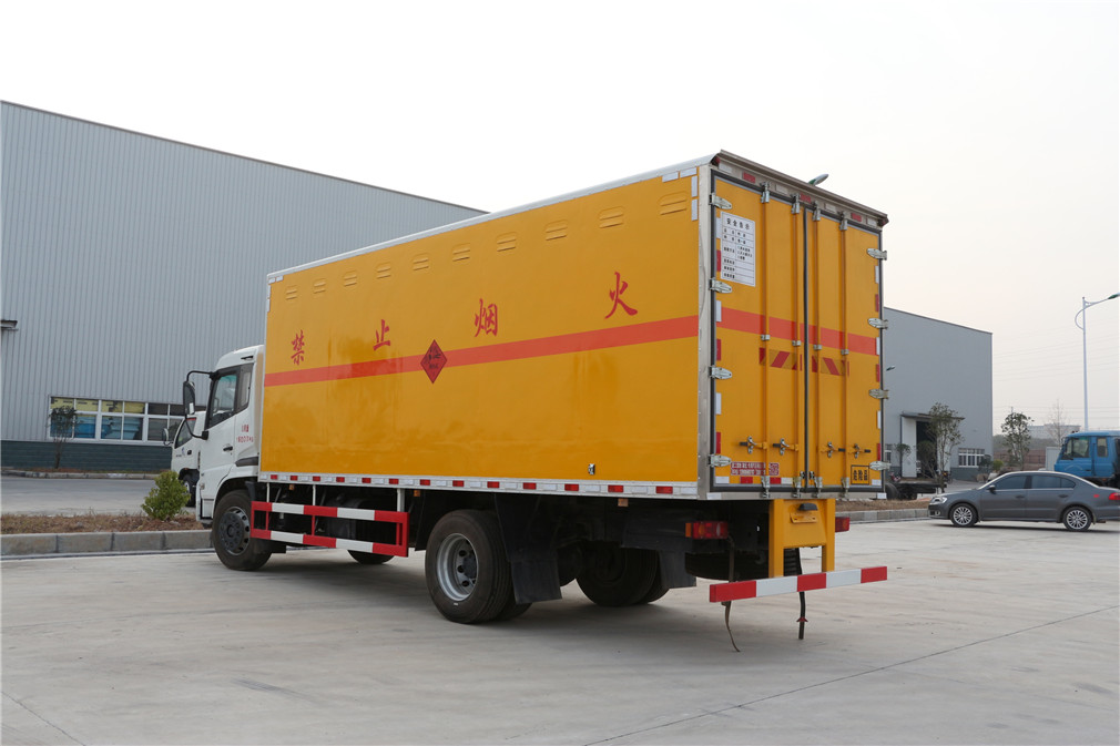 東風天錦6.6米爆破器材運輸車【一類】