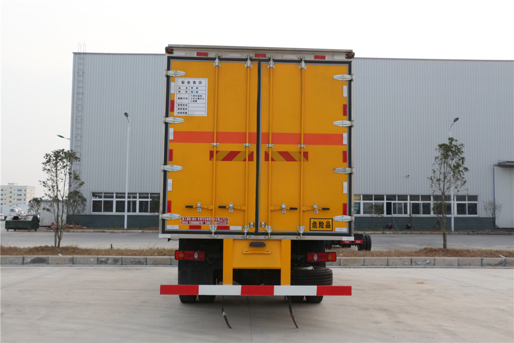 東風天錦6.6米爆破器材運輸車【一類】