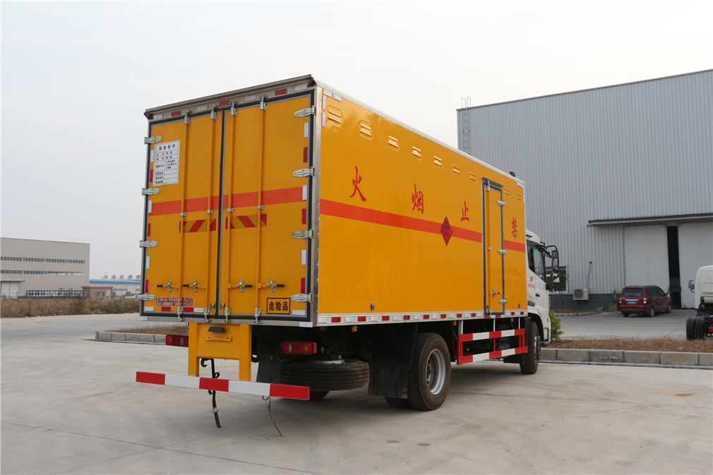 東風天錦6.6米爆破器材運輸車【一類】