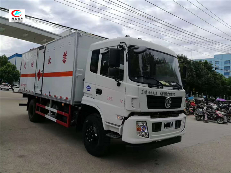 東風6.1米爆破器材運輸車【一類】