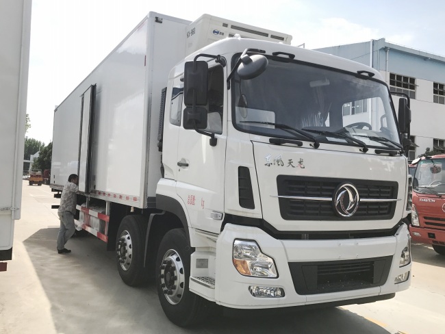 (廂長9.4米)東風(fēng)天龍小三軸冷藏車