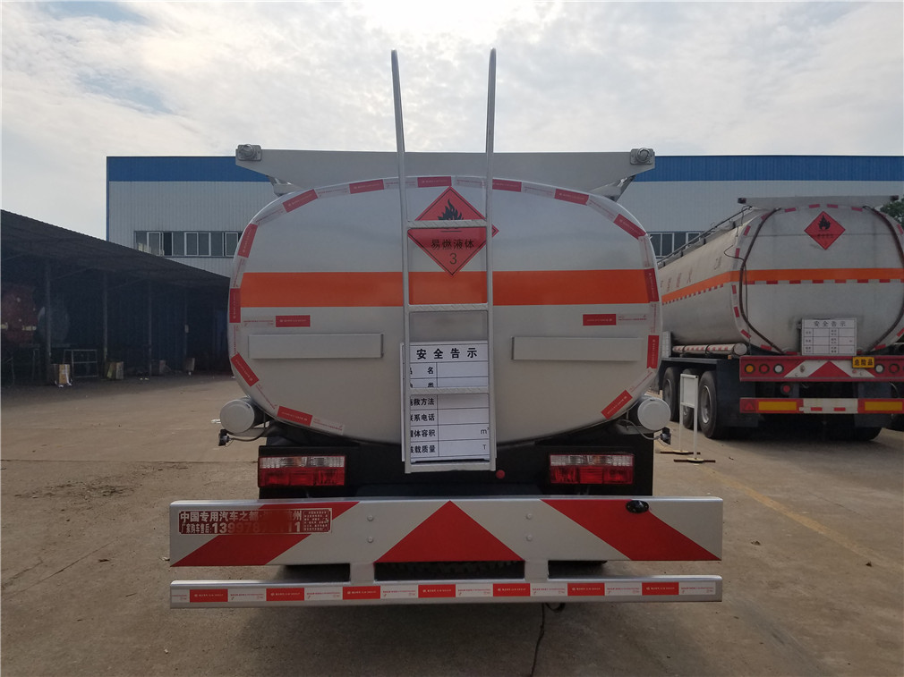 東風大多利卡【8立方】加油車