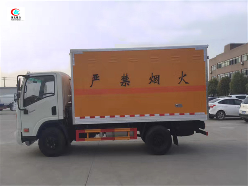 大運4.1米易燃液體廂式運輸車【三類】