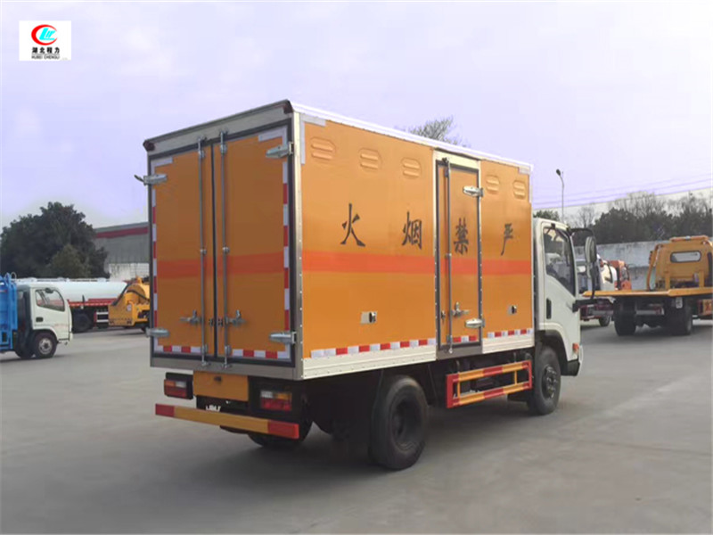 大運4.1米易燃液體廂式運輸車【三類】