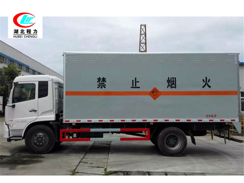 東風天錦6.6米易燃液體廂式運輸車【三類】