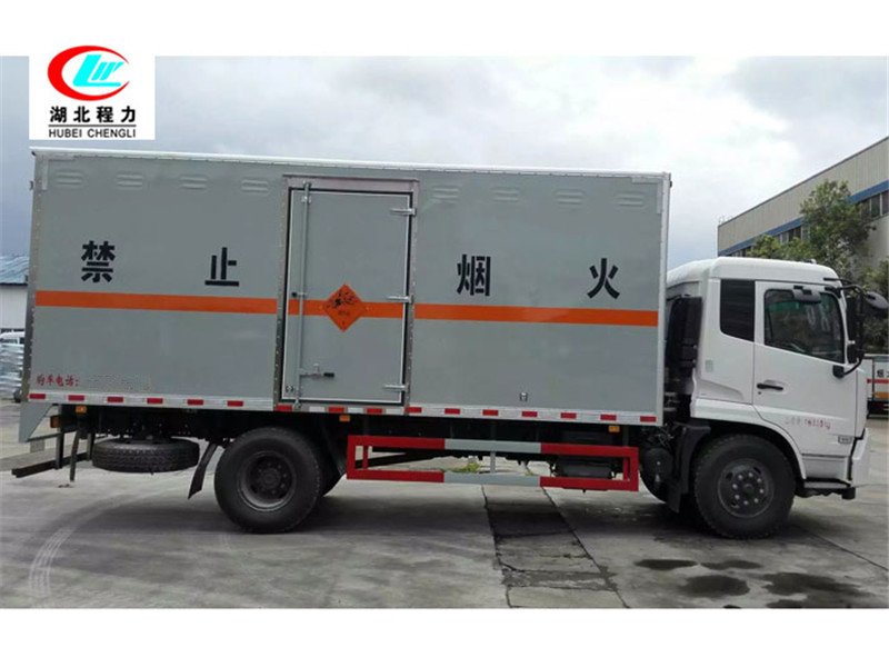 東風天錦6.6米易燃液體廂式運輸車【三類】
