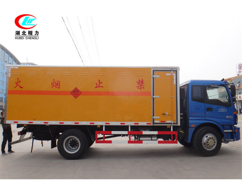 福田歐曼 6.2米易燃液體廂式運輸車【三類】