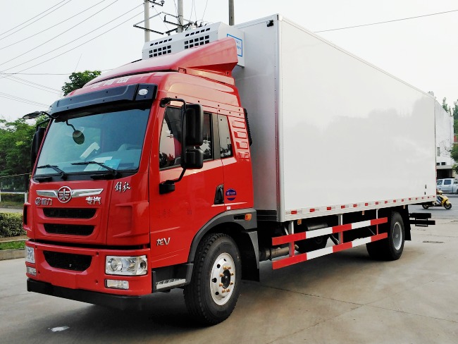 (廂長(zhǎng)7.4米)解放龍V單橋冷藏車(chē)