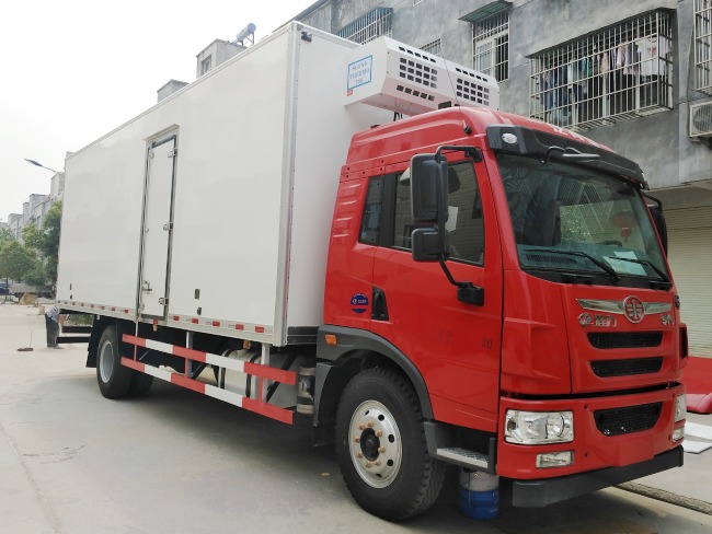 (廂長7.4米)解放龍V單橋冷藏車