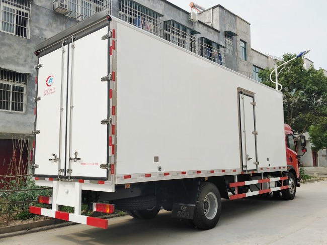 (廂長7.4米)解放龍V單橋冷藏車