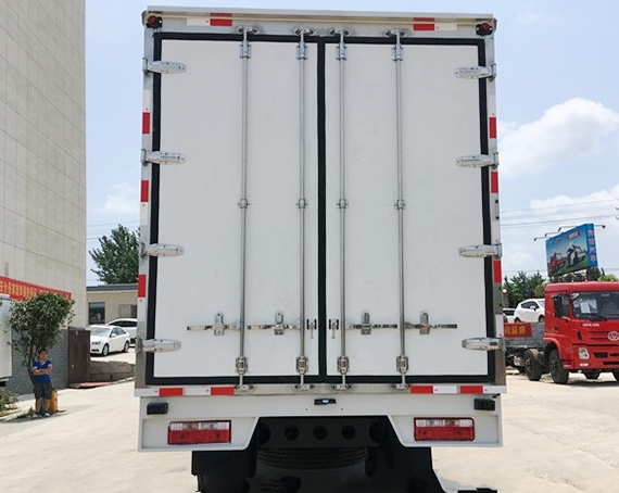 (廂長6.2米)江淮駿鈴一排半冷藏車