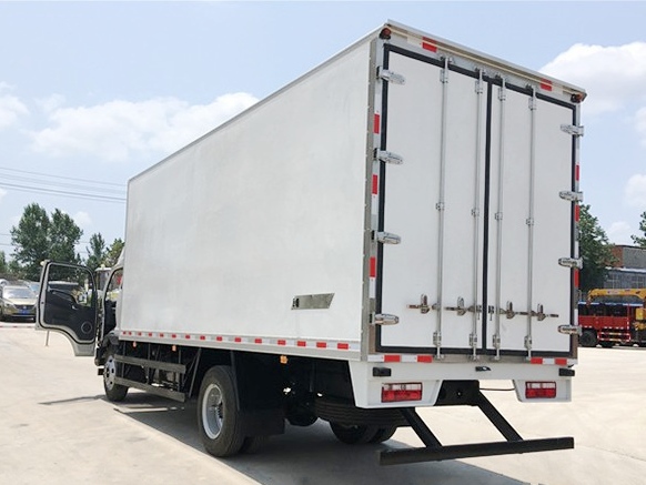 (廂長6.2米)江淮駿鈴一排半冷藏車