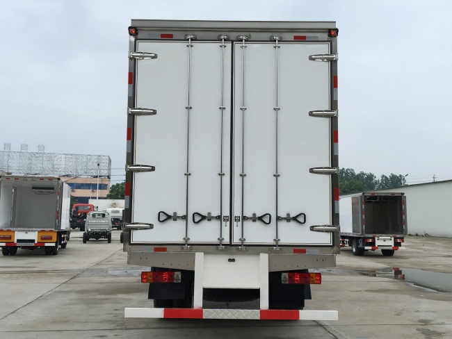 (廂長6.8/7.5米)解放J6冷藏車