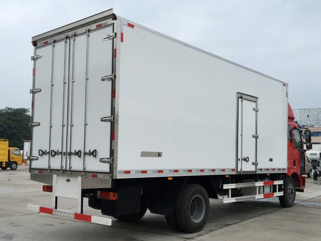 (廂長6.8/7.5米)解放J6冷藏車