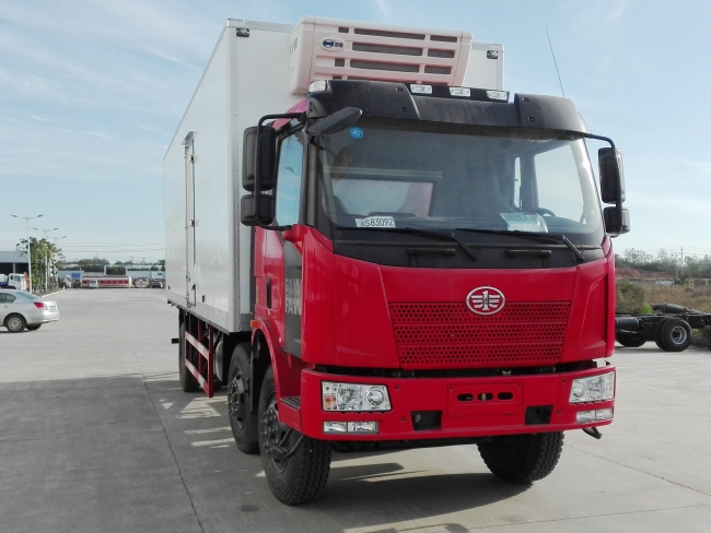 (廂長7.7米)解放J6L小三軸冷藏車