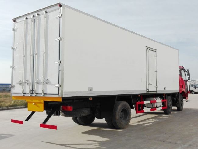 (廂長7.7米)解放J6L小三軸冷藏車