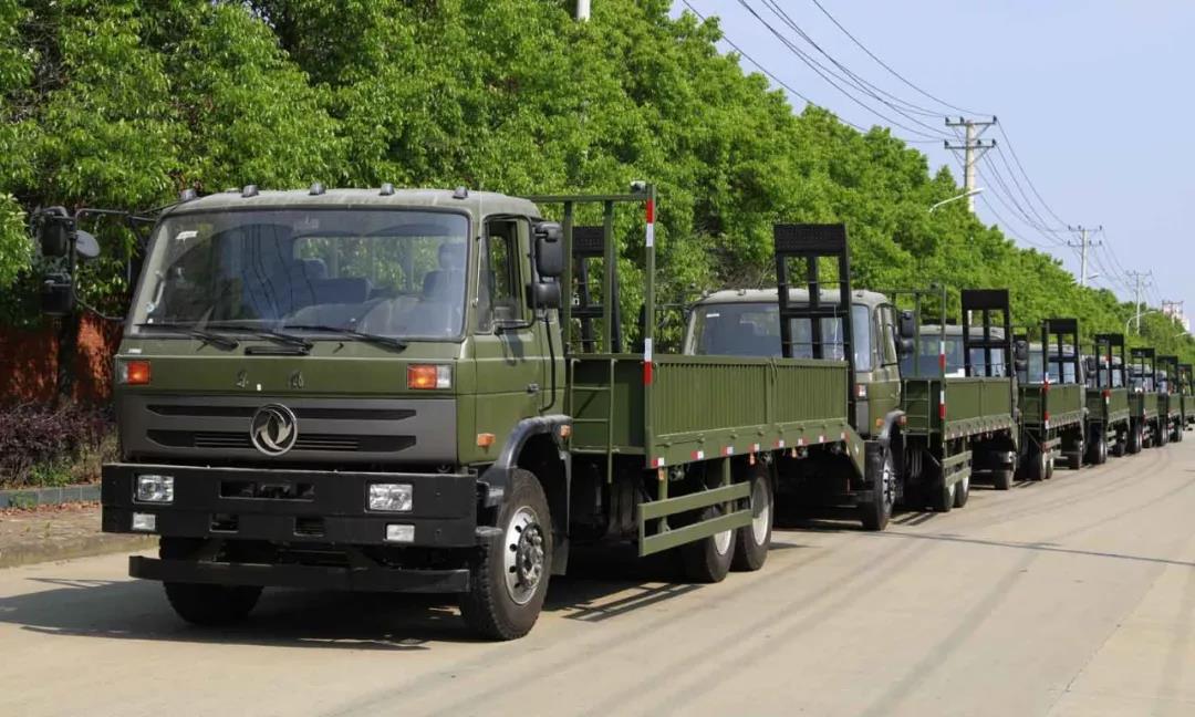 程力軍品再次引發行業風暴 程力一體化智能控制壓縮垃圾車受到部隊首長好評