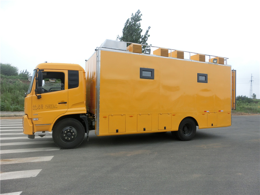 (廂長6.4米)東風天錦 餐車