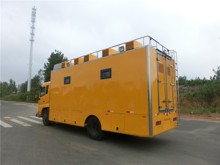 (廂長6.4米)東風天錦 餐車