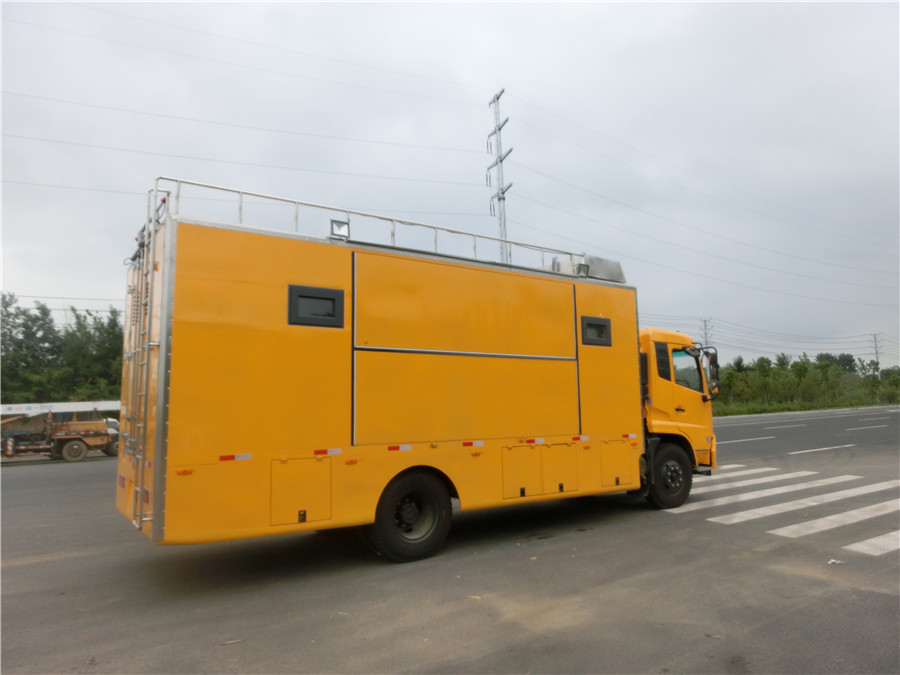 (廂長6.4米)東風天錦 餐車