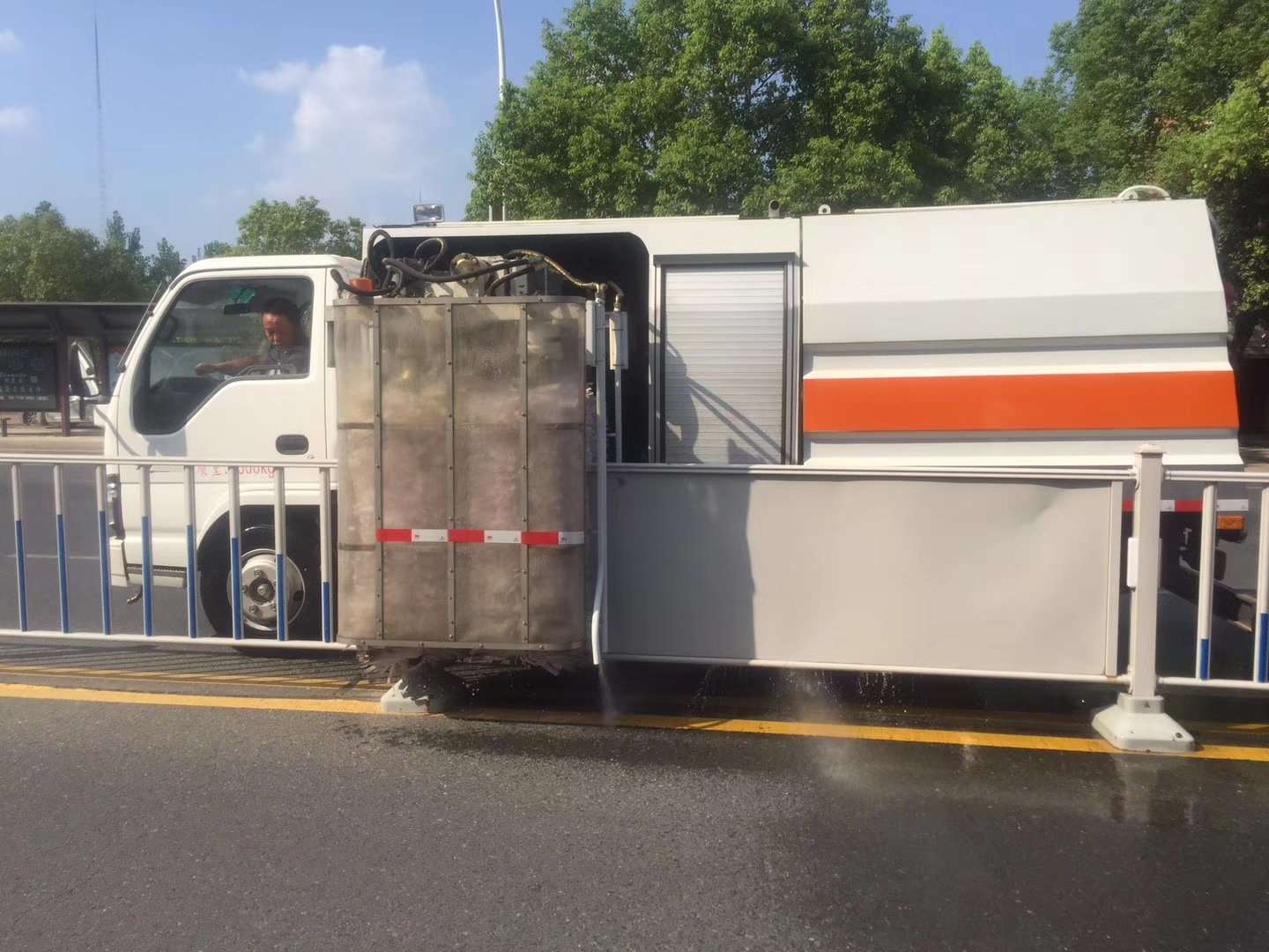 (4方)城市護欄清洗車