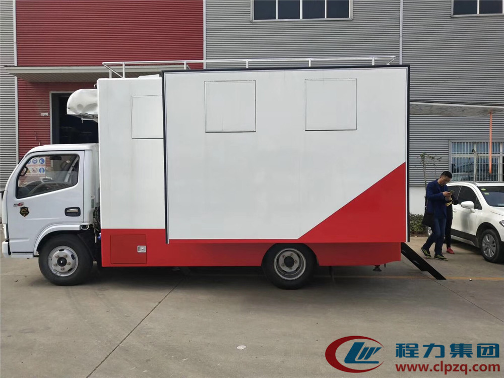 (廂長4.2米)東風D6 餐車