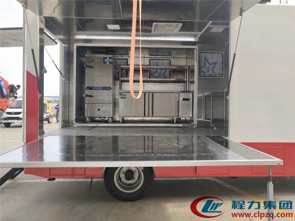 (廂長4.2米)東風D6 餐車