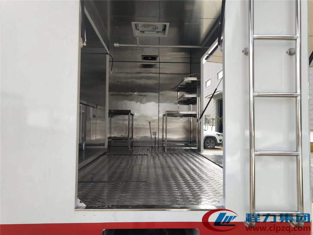 (廂長4.2米)東風D6 餐車