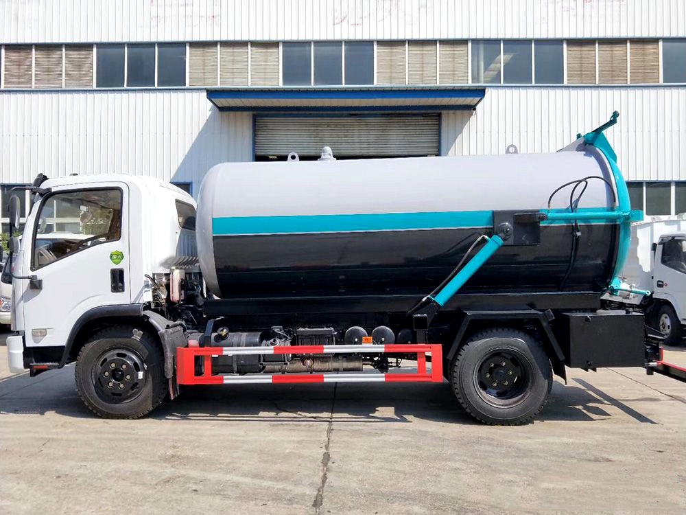 國六【8方】東風D7 吸污車