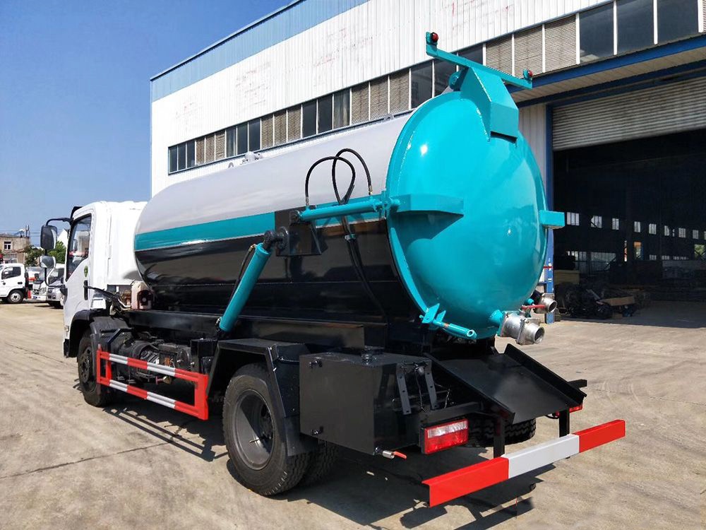 國六【8方】東風D7 吸污車