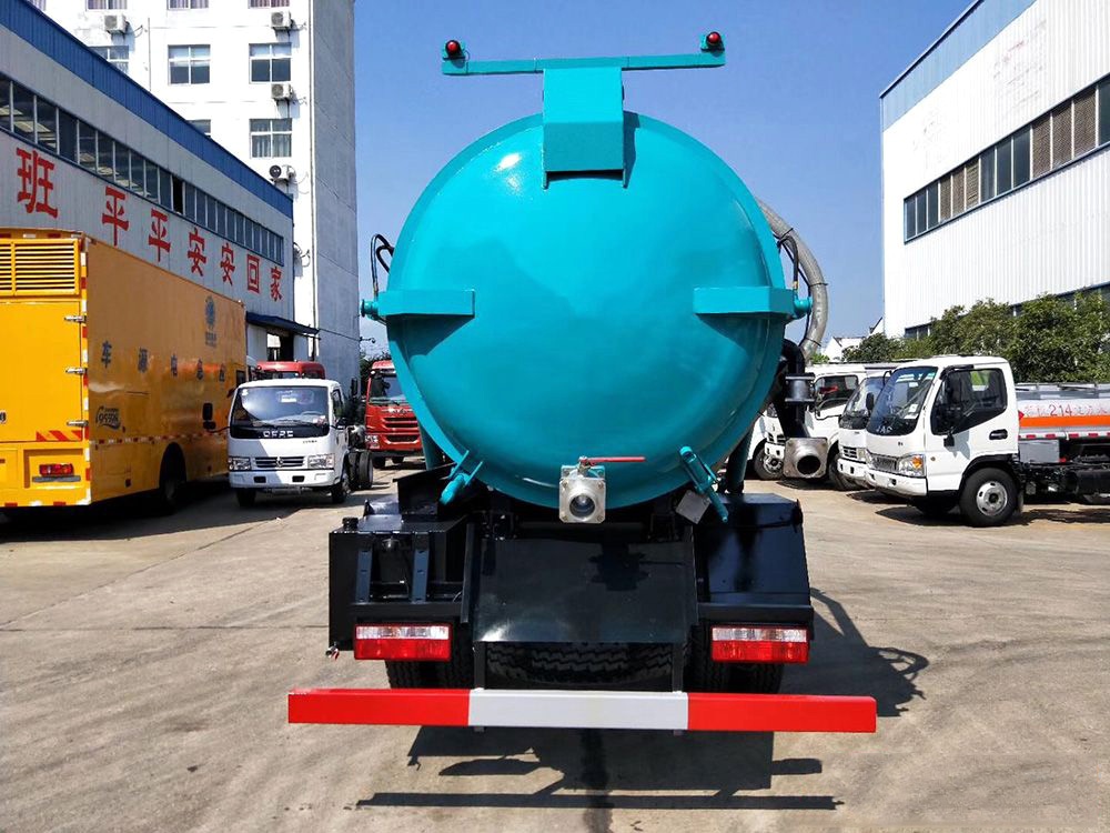 國六【8方】東風D7 吸污車