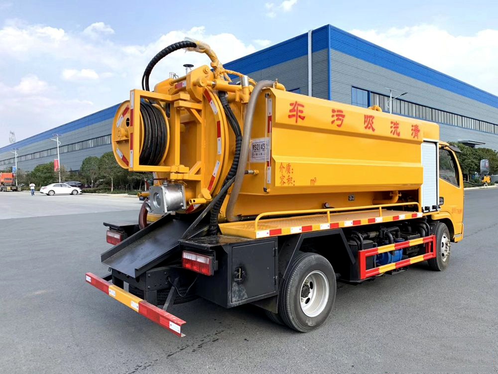 國(guó)六【水1.7方/污3.7方】東風(fēng)D6 清洗吸污車