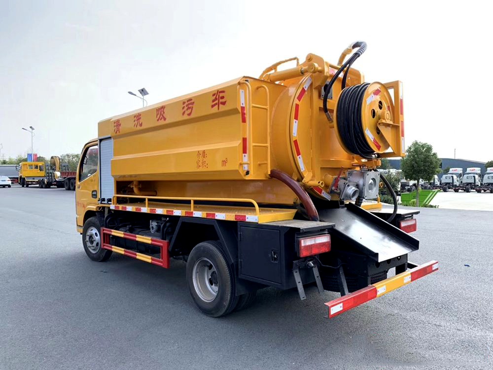 國(guó)六【水1.7方/污3.7方】東風(fēng)D6 清洗吸污車