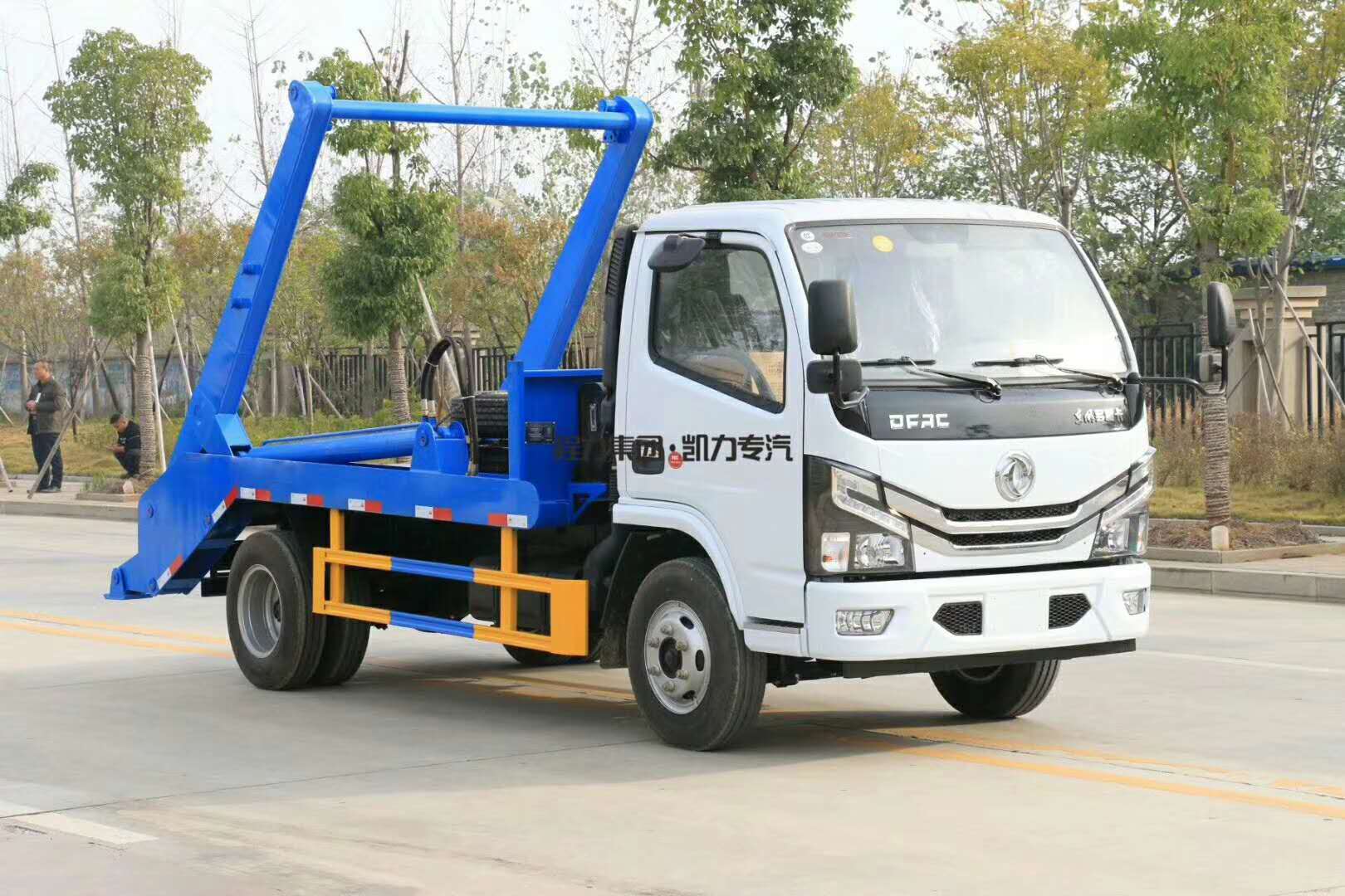 國六【6方】東風D6多利卡 擺臂垃圾車