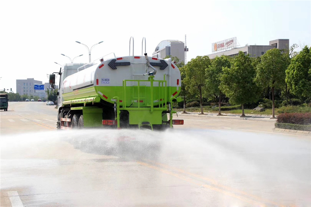 國(guó)六【20立方】東風(fēng)專底后雙橋 灑水車